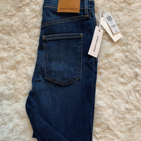BNWT Denim Forum high-rise bike shorts. Size 27 - Picture 4 of 6